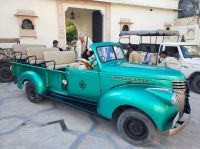 Unser Oltimer für die fahrt zum Bishnoi-Dorf bei Jojowar, Rajesthan - Indien