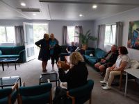 Maori Marianna und Reiseleiterin Inga, Neuseeland