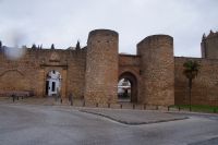 Stadtmauer von Ronda: Puerta de Almocábar (al-Maqbara = der Ort der Gräber = der Friedhof) 