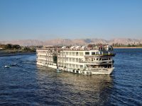 Fahrt auf dem Nil von Luxor nach Edfu... - kurz vor der Esna-Schleuse