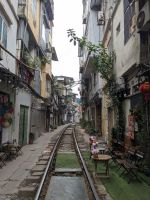 20. Entlang der Bahnschienen