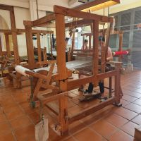 Hoi An - Webstuhl in einer traditionellen Stofffabrik