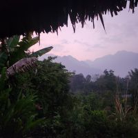 Morgendämmerung in der Bergregion Mai Chau