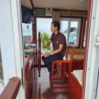 Unser Kapitän in der Halong Bucht