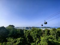 Wir fahren mit dem Cablecar auf die Freizeitinsel Sentosa