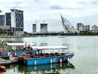 In Putrajaya haben die Stadtplaner viel Wert auf Wasser gelegt, so gibt es überall künstliche Seen und Flüsse