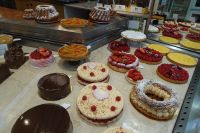 Tag 5, 01.04.2024, Auslage einer Pâtisserie