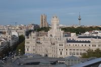 von oben Blick auf das Rathaus und nach Osten
