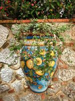 In Taormina kann man wunderschöne Keramikvasen erwerben