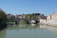 Blick von der Ponte Sant'Angelo in Richtung Ponte Vittorio Emanuele II.
