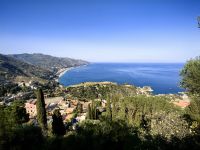 Blick auf die sizilianische Küste und das Ionische Meer