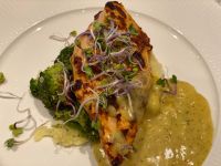 Maishuhn mit Tomatentapenade