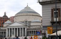 Kirche San Francesco di Paola an der Plaza de Plesbicito