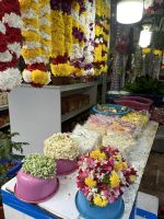 Little India - Blumengirlanden werden verschenkt