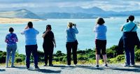 Gegenüber von Hokianga - die Wanderdüne!