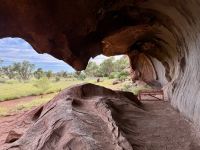 9. Reisetag – Wellenförmige Höhlen am Uluru