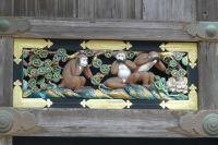 Toshogu-Schrein, drei Affen an der Fassade des heiligen Pferdestalls