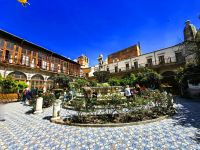 In diesem einstigen Kloster befindet sich heute eine Bäckerei und im Innenhof ist ein beliebter Platz zum Plauschen, Palermo