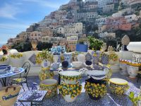 Blick auf Positano und Keramik/Amalfiküste/Italien