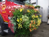 ... geschmückter Tanklaster...