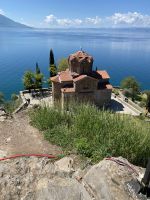 Kirche und See