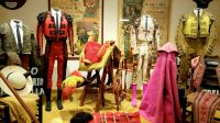 Torero-Trachten im Museum der Stierkampfarena von Ronda, Andalusien, Spanien.