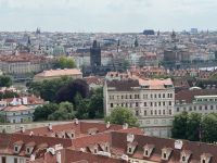 Die Karlsbrücke und Panorama über die Dächer der Kleinseite auf die Altstadt