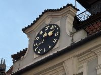 Hebräische Uhr auf dem Jüdischen Rathaus