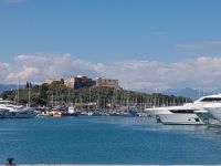 Antibes Hafen mit Festung von Vauban