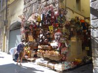 Die Straßenecke lässt viel Platz für die Auslage.