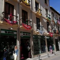 Buntgeschmückte Fassaden in der Innenstadt von Granada