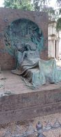 Grabstätte einer jungen Frau -Darstellung des Todes im Kindbett