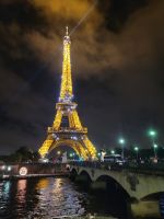 20.000 Lichter beleuchten um 23.00 Uhr den Eifelturm