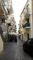 die engen Gassen in Ischia Ponte