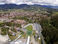 Blick von der Schattenbergschanze auf Oberstdorf