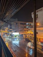 256. Rückweg zum Hotel mit tropischen Regenguss