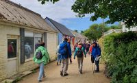 025 Wanderung auf der Insel Sark Dorfstraße