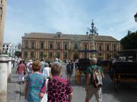 Um sie herum reihte sich ein Prachtbau an den anderen