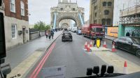 Fahrt über die Tower Bridge 