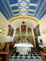 Im inneren der kleinen Kapelle bewundern wir die Fresken von Tone Kralj