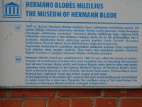 Nidden: am Hermann-Blode-Museum