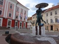 Tartu: Rundgang: küssende Studenten