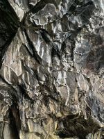 Grotte an der Küste Streymoys - Färöer Inseln