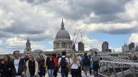 Spaziergang über die Millenium Bridge mit Blick zur St. Pauls