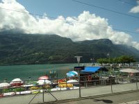 Unsere Zugreise führt von Luzern am Brienzer See vorbei. Die Sommerfrische liegt direkt gegenüber dem Bahnhof. 