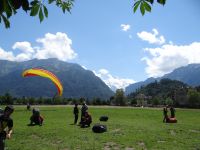 Interlaken-Ost, da schaut doch tatsächlich die Jungfrau hervor. 