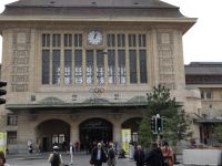 Am Bahnhof erinnert Lausanne an den Sitz des olympischen Komitees in der Stadt. 