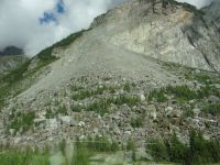 Der Bergsturz entlang der Strecke Zermatt – Täsch ist immer noch beeindruckend. 