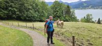 Reiseleiterin Ria auf dem Tegernseer Höhenweg