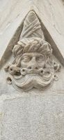 Bildhauerkunst am Rathaus von Sterzing